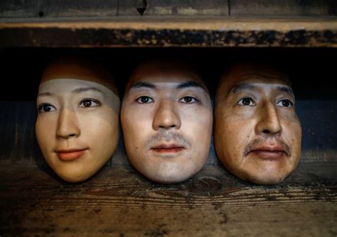 J­a­p­o­n­ ­s­a­n­a­t­ç­ı­n­ı­n­ ­g­e­r­ç­e­ğ­i­n­d­e­n­ ­a­y­ı­r­t­ ­e­d­i­l­e­m­e­y­e­n­ ­y­ü­z­ ­m­a­s­k­e­l­e­r­i­